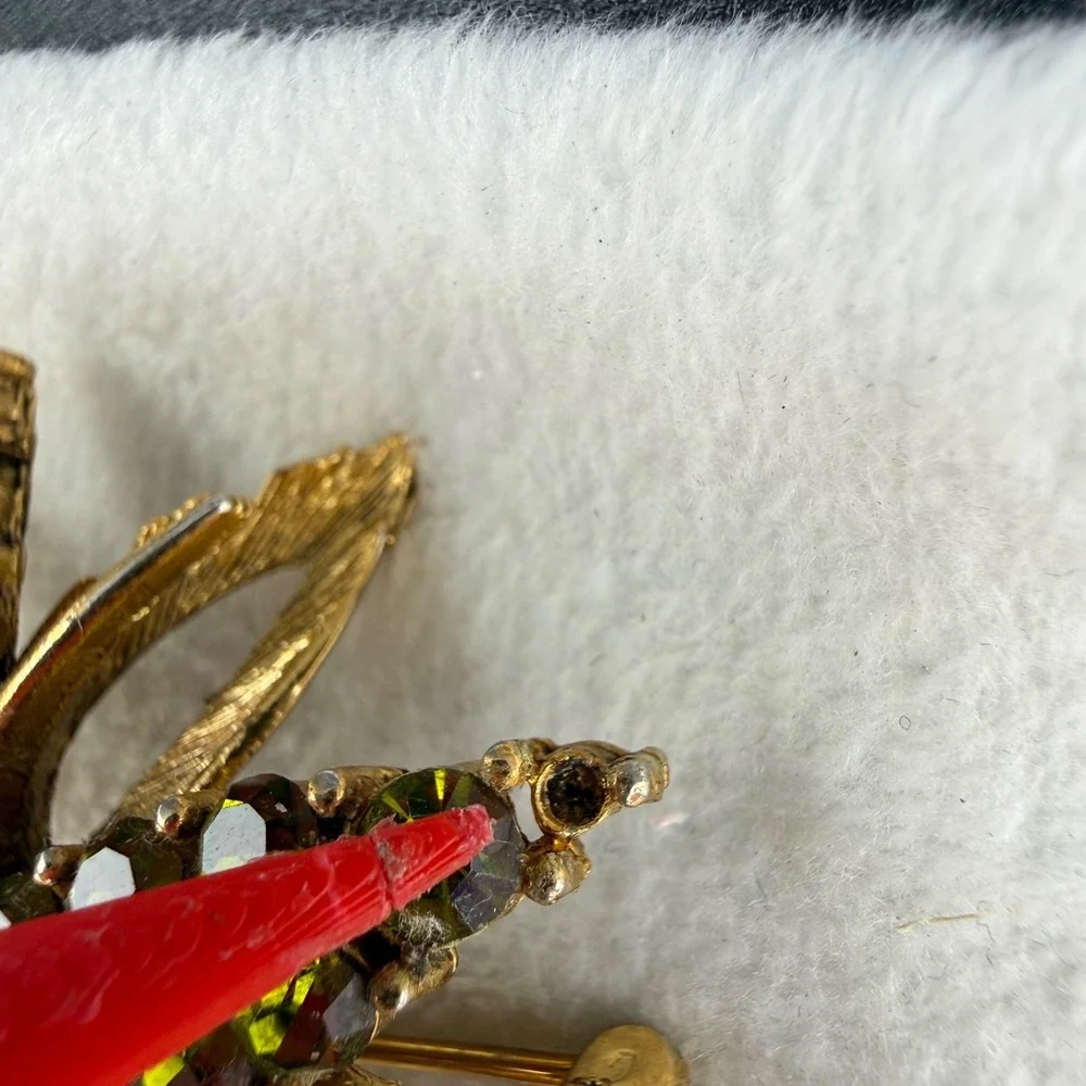 Vintage Rhinestone Brooch Gold Tone Green Sparkle READ
